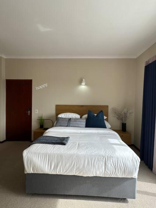 Vakantiehuis B Shocked Manor - Lux Kaapstad