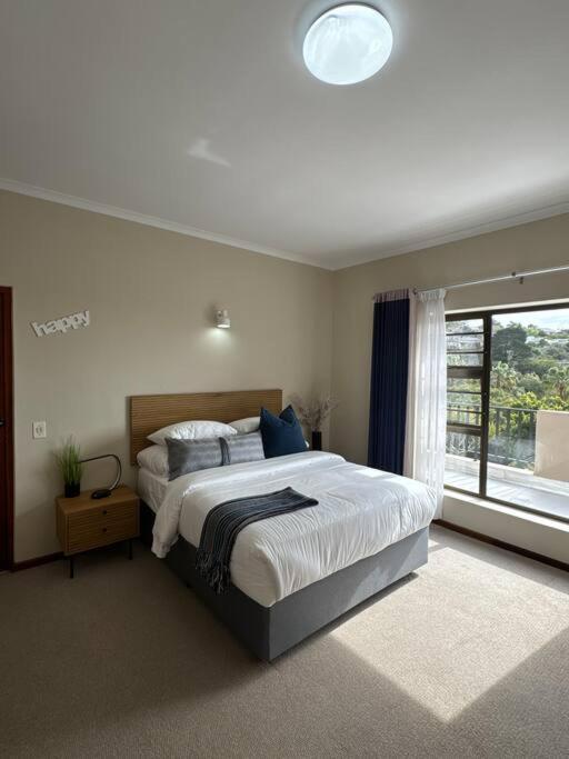 B Shocked Manor - Lux * Cape Town