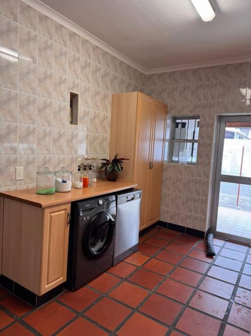 B Shocked Manor - Lux Holiday home Cape Town