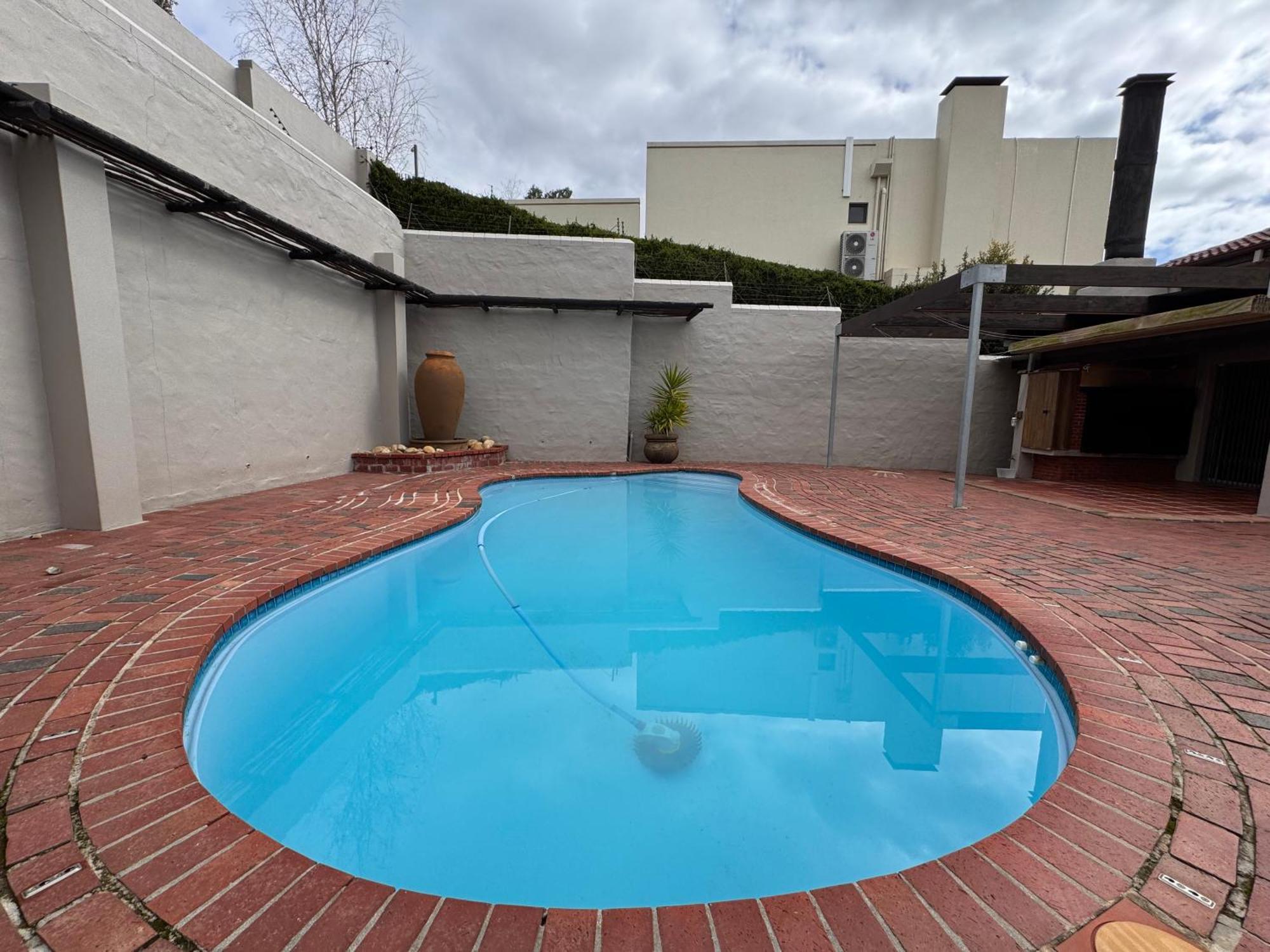 B Shocked Manor - Lux Cape Town